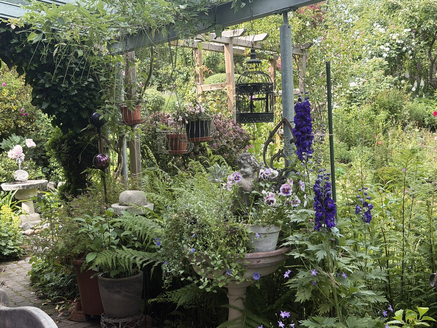 Terrasse mit Blick in den Garten